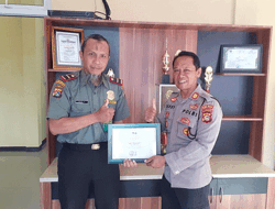 Kapolsek Kopang Terima Penghargaan dari Balai Taman Nasional Gunung Rinjani