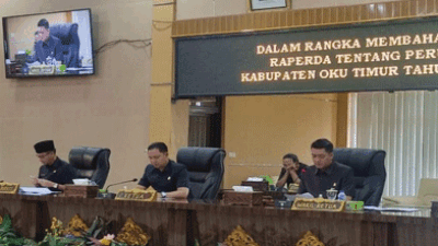 Rapat Raperda Perubahan APBD Pemandangan Umum Dewan OKU Timur