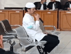 Kasus Gratifikasi Rp 10 Miliar, Oknum Polisi AKBP Delizon Dihadirkan di Persidangan