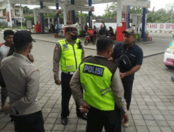 Kenaikan Harga BBM, Polres Loteng Siagakan Personelnya di SPBU