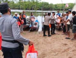 Warga Nelayan Pesisir Desa Pesaguan Kanan, Kalbar Terima Bansos Dampak Kenaikan BBM