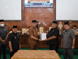 Plh Bupati Rejang Lebong Sampaikan Nota Pengantar APBD Perubahan Tahun 2022