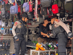 Cegah Tindak Kriminalitas, Personel Polres Sekadau Sisir Kawasan Pasar, Kalimantan Barat