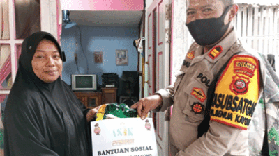 Polsek Benua Kayong Salurkan Bantuan ke Warga Masyarakat Terdampak Kenaikan BBM