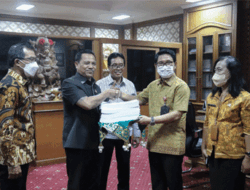 Sekda Badung Serahkan RAPBD ke DPRD Badung, Dewan Apresiasi Ketepatan Waktu