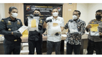 Selundupkan Sabu Dalam Bingkai Pigura Kaligrafi Seberat 3,5 Kg Tujuan Nganjuk dan Tulungagung