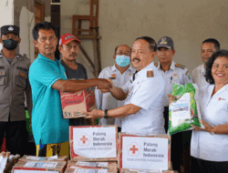 Penyintas Kebakaran Nganga Biang, Sanggau, Kalbar Terima Bantuan dari Pemkab