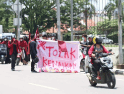 Demo Tolak Kenaikan Harga BBM, Mahasiswa Mamuju, Sulbar Turun ke Jalan