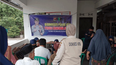 Peduli Bencana, Polisi Berikan Pelayanan Kesehatan Gratis Warga Terdampak Banjir di Loteng