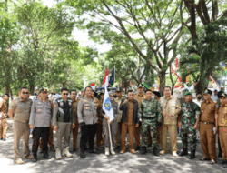 Kapolres AKBP Irfan Ikuti Pengibaran dan Kirab Bendera Pataka Kabupaten Lombok Tengah