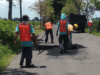 Antisipasi Laka Lantas, Dinas PUPR Jombang Lakukan Pemeliharaan Jalan di Lima Kecamatan