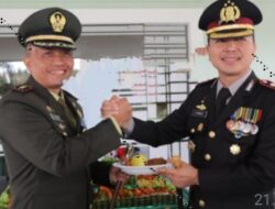 HUT ke 77 TNI, Dandim Sintang Dapat Kejutan Tumpeng dari Kapolres AKBP Tommy