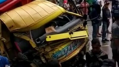 Diduga Sopir Mengantuk, Truk Adu Banteng di KM 16 Purworejo – Magelang, Berimbas Kemacetan Panjang