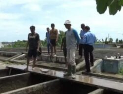 PDAM Tirta Raja OKU Kerahkan Petugas Bersihkan Sedimentasi