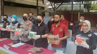 Direktorat Reserse Narkoba Polda Kalbar Musnahkan Barang Bukti Ganja dan Sabu