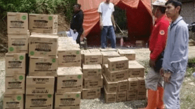 Puluhan Rumah Rusak Akibat Tanah Longsor, Para Penyintas Terima Bantuan di Desa Cinanas, Brebes