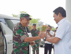 Tinjau TMMD ke-115 di Balangan, Aspers Kasad Mayjen TNI Darmono Susasrtro Juga Lakukan Bakti Sosial