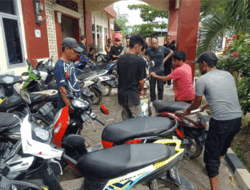 Penggerebekan Sabung Ayam Kelurahan Parangtambung, Kota Makassar, Polisi Amankan Sembilan Pelaku