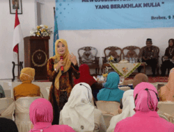 Ketua Badan Kerjasama Organisasi Wanita Jawa Tengah Lakukan Pembinaan Anggota di Brebes