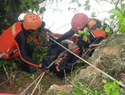 Seorang Wisatawan Terjatuh di Tebing Broken Beach, Klungkung, Bali, Tim SAR Gabungan Berhasil Evakuasi