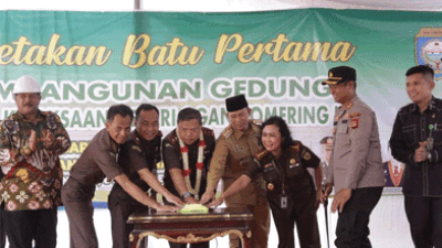 Peletakan Batu Pertama Gedung Kejari OKU, Pj Bupati Teddy Dampingi Kajati Sumsel