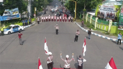 Pelajar dan Masyarakat Peringati Hari Pahlawan di Monumen Ki Hajar Dewantoro, Jombang