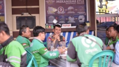 Kasatlantas Polres Brebes Ajak Driver Ojol Ciptakan Kamtibcarlancar dan Pererat Tali Silaturahmi