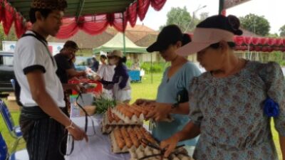 Operasi Pasar di Desa Bongkase, Upaya Dinas Koperasi Badung Tekan Inflasi