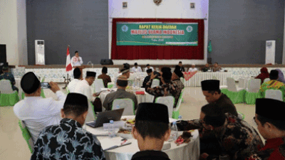 Wabup Narjo Minta MUI Kabupaten Brebes Pelopori Kehidupan Aman dan Damai