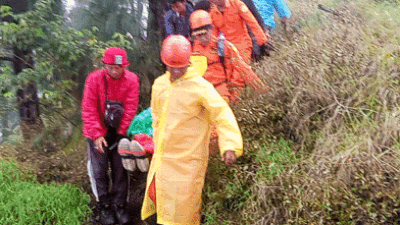 Meninggal Terpeleset di Gunung Agung, Bali, WNA Asal AS Dievakuasi Tim SAR Gabungan