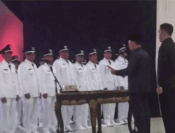 Sebaiknya Jangan Silau dengan Uang Negara, Pesan Pj Bupati OKU Saat Lantik 57 Kades Terpilih
