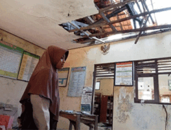 Atap Bangunan Ambruk, Sudah Lima Bulan SDN 3 Kedunguter, Brebes Belum Dapat Perhatian