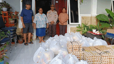 Tali Asih Natal, &nbsp;Kapolsek Jayapura Utara Salurkan Paket Sembako ke Jemaat GKI Calvaria Angkasa