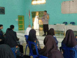 Personel Polres Rejang Lebong Sosialisasi Bahaya Narkoba dan Kenakalan Remaja ke Para Siswa SMA