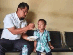 Seorang Bocah Ditemukan di Stasiun Madiun Kota, Terlepas dari Pengawasan Gegara Tantenya Sibuk Main Gadget