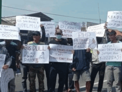 Krisis Kepercayaan terhadap Kades dan Tuntut Camat Turun, Puluhan Warga Desa Sukoanyar, Lamongan Demo