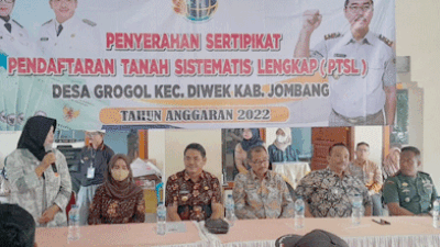 Sebanyak 700 Warga Desa Grogol, Terima Sertifikat PTSL, Ini Harapan Wabup Jombang