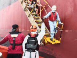 Terkendala Cuaca Ekstrem, Tim SAR Berhasil Evakuasi Seorang ABK yang Alami Cedera