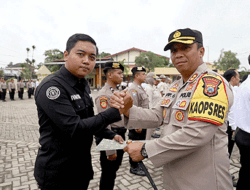 Kapolres Mojokerto Berikan Penghargaan ke 32 Personel Berprestasi, Ini Bukan Akhir Pengabdian
