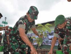 Tanam Pohon Kelengkeng di Kodim 1201/Mempawah, Ini Pesan Danrem 121/Abw Brigjen TNI Pribadi Jatmiko