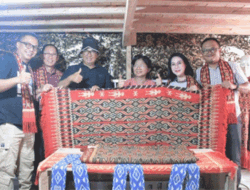 Pj Gubernur Sulbar Ajak Masyarakat Promosikan Tenun Sekomandi, Kerajinan Tangan Khas Mamuju