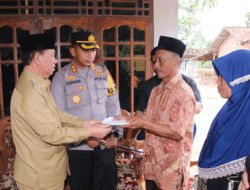 Keluarga Korban Pencurian Hewan Ternak hingga Akibatkan Meninggal Terima Bantuan Bupati Lampung Utara