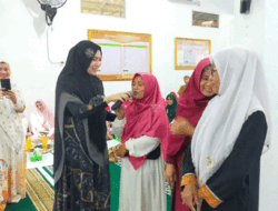 Wakil Ketua TP-PKK Lampung Utara, Devriyana Marda Ardian Ajak Jamaah Jaga Kekompakan