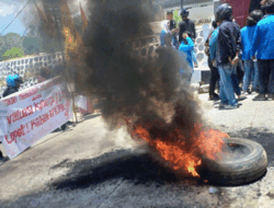 Copot Kepala BPKPD Sulbar, Tuntutan Aksi Massa yang digelar di Kantor Gubernur