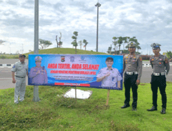 Polres Loteng Pasang Ratusan Spanduk Imbauan Tertib Lalu Lintas di Sepanjang Jalan Bypass