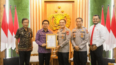 Sekda Badung Serahkan Piagam Penghargaan Pengungkapan Tindak Pidana Narkotika ke Polresta Denpasar