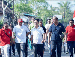 Peringati HUT ke-48 ST Putra Presada, Sekda Badung Lepas Jalan Santai di Desa Gulingan