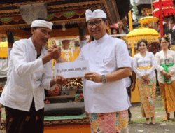 Karya Piodalan di Pura Kahyangan Jagat Kancing Gumi, Petang Dihadiri Sekda Badung