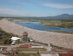 Bendungan Semantok Nganjuk, Diresmikan Presiden Joko Widodo, Diklaim Terpanjang di Asia Tenggara