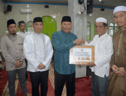 Berikan Bantuan ke Sejumlah Masjid, Ini Harapan Pj Bupati Batola Mujiyat